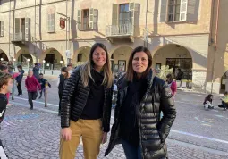 Le assessorae Beatrice Aimar e Lucia Rosso  durante la giornata colori del 10 marzo scorso